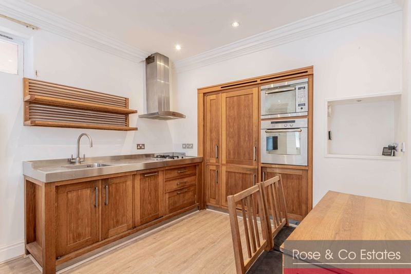 Flat Greencroft Gardens in Greater London