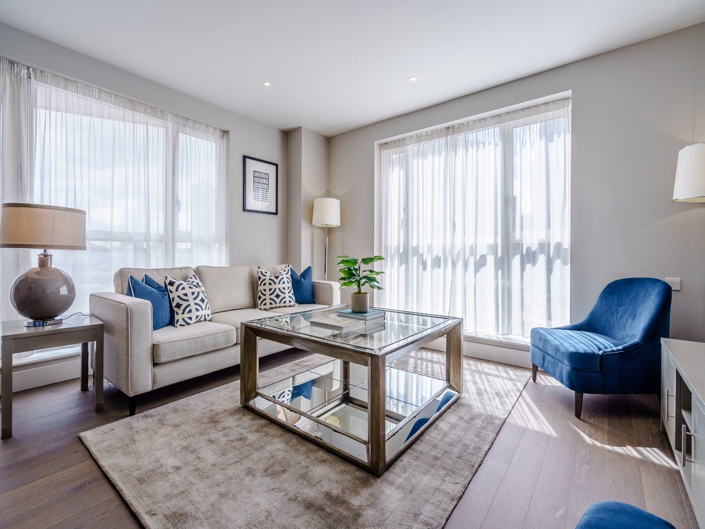 Flat Westferry Circus in Greater London