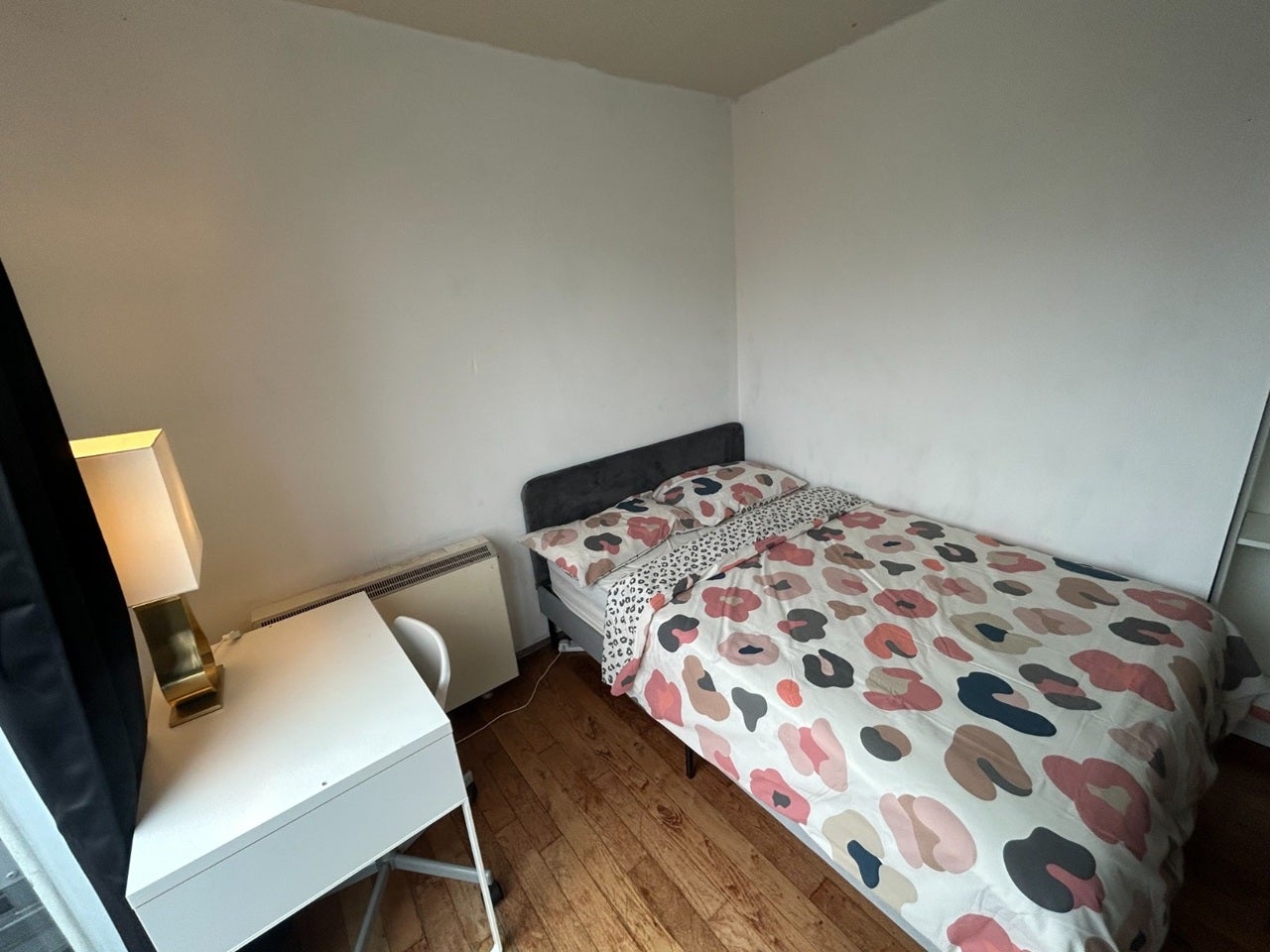 Room City Road in Greater London