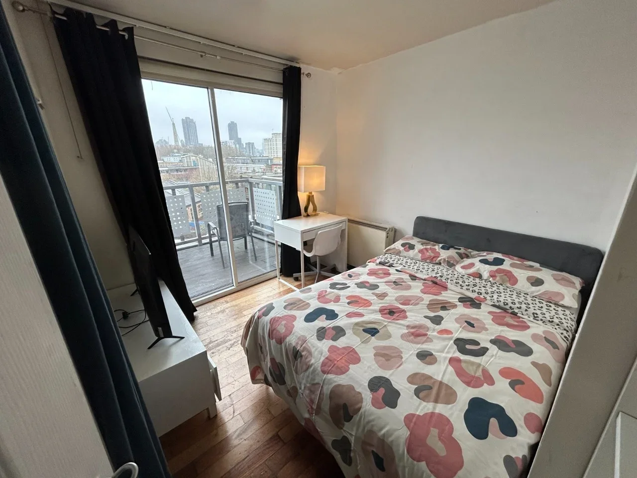 Room City Road in Greater London