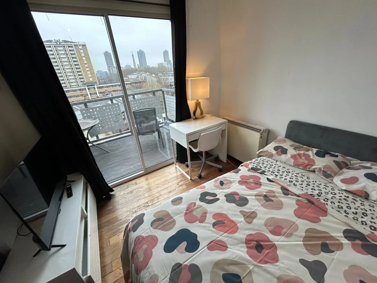 Room City Road in Greater London