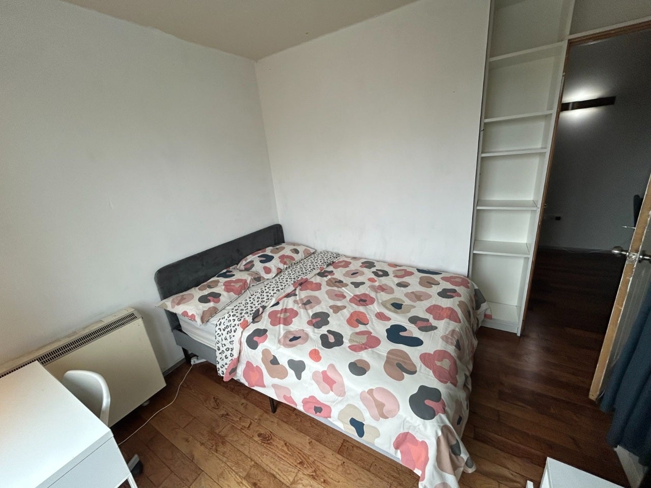 Room City Road in Greater London
