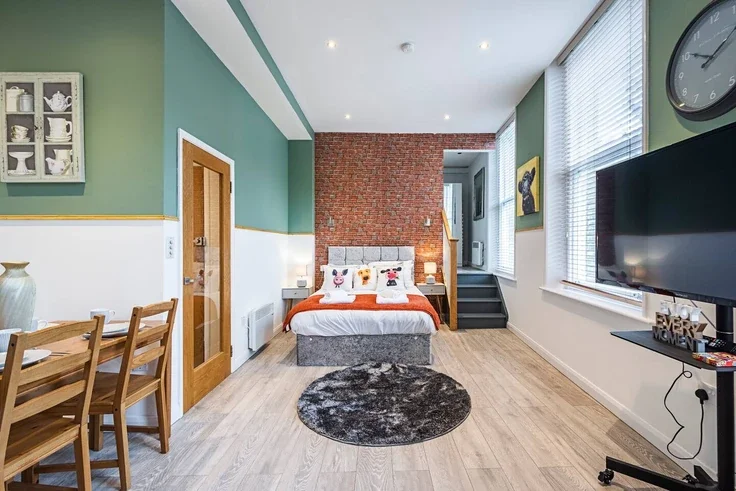 Flat Iverson Road in Greater London