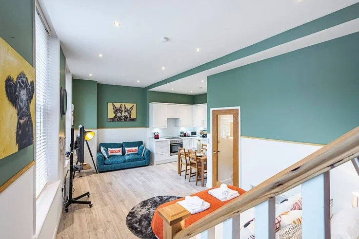Flat Iverson Road in Greater London