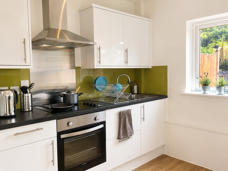 Room Bingham Road in Greater London
