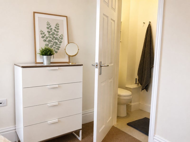 Room Bingham Road in Greater London