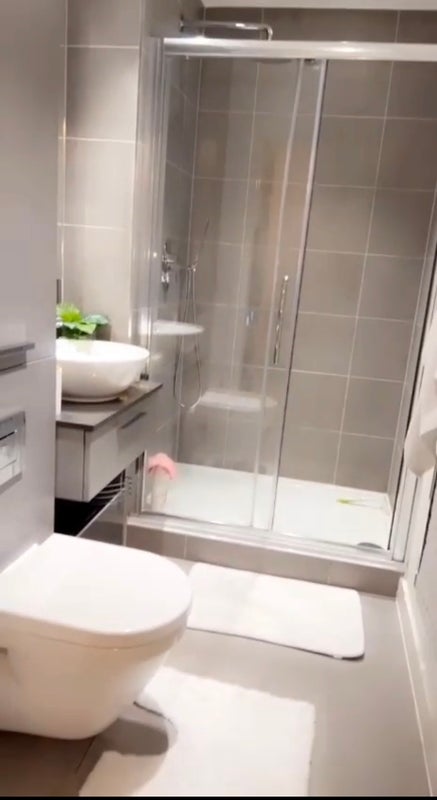Room Atlantis Avenue in Greater London
