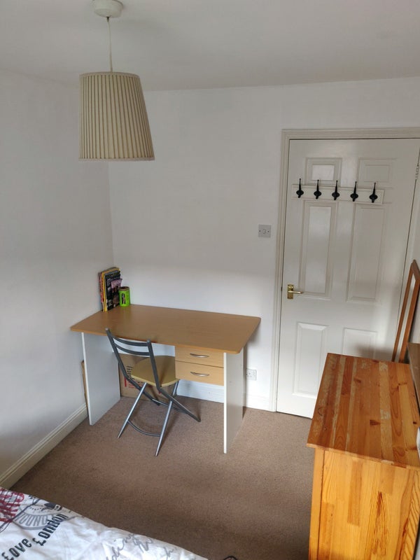 Room Dunnage Crescent in Greater London