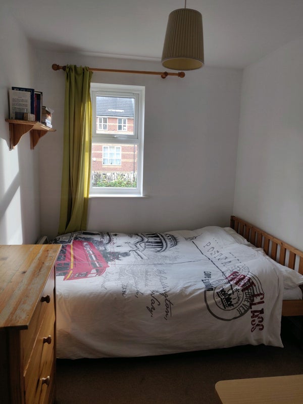 Room Dunnage Crescent in Greater London
