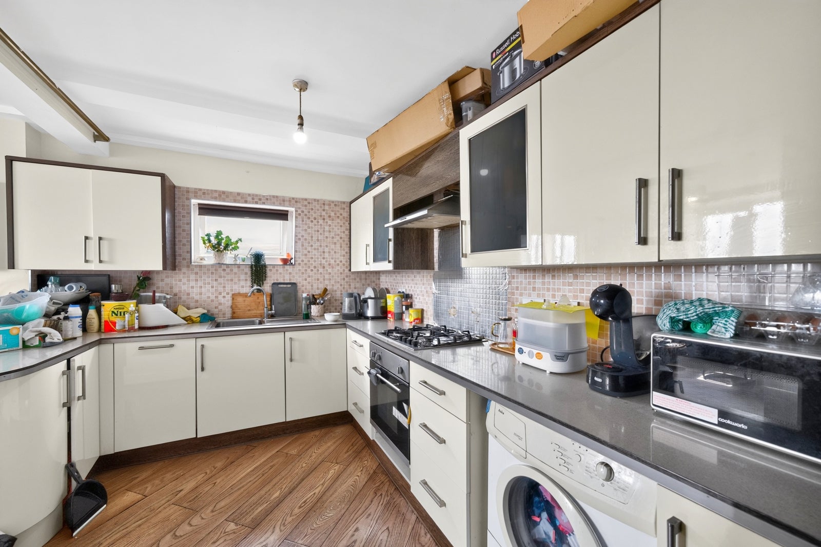 Flat Cann Hall Road in Greater London