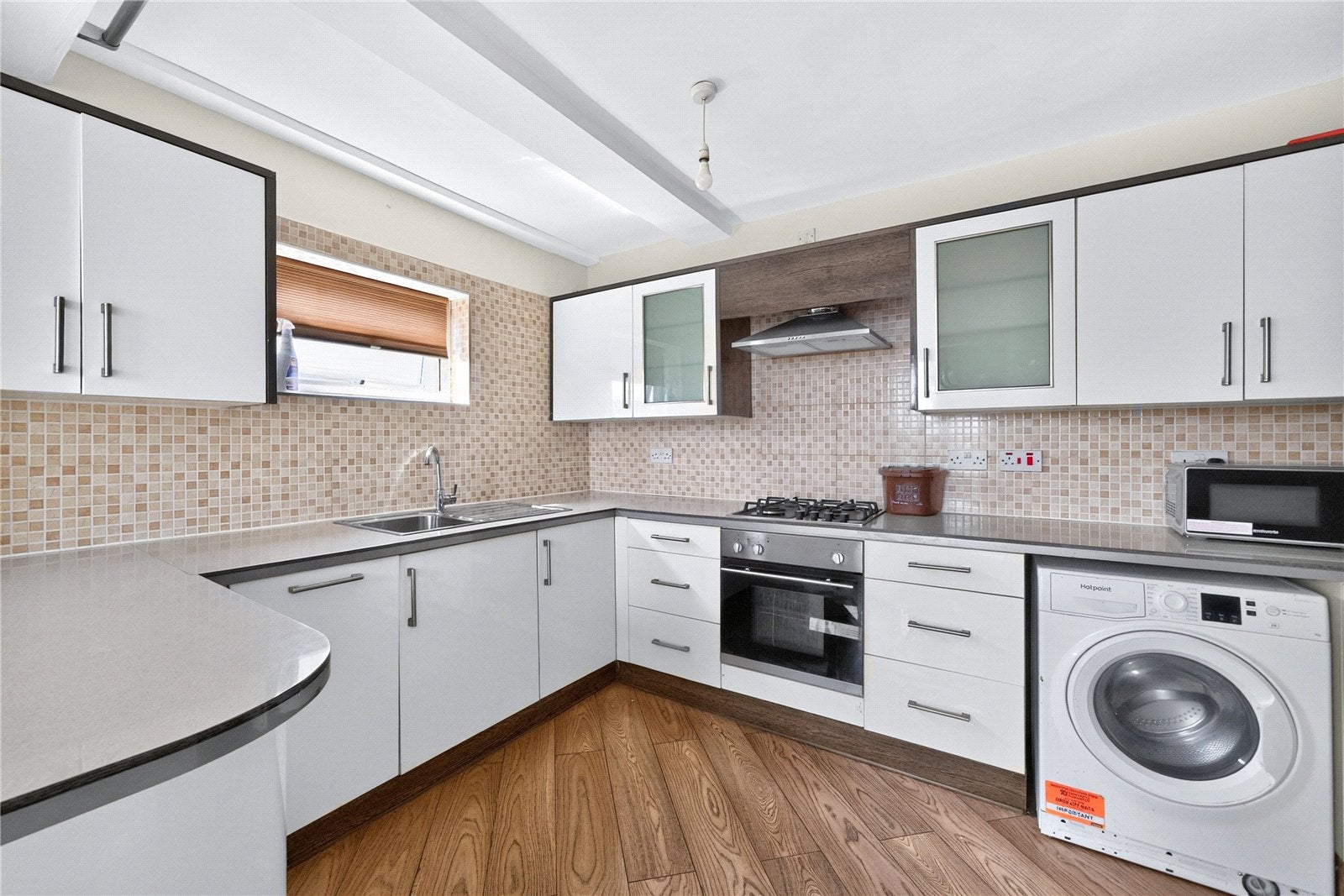 Flat Cann Hall Road in Greater London