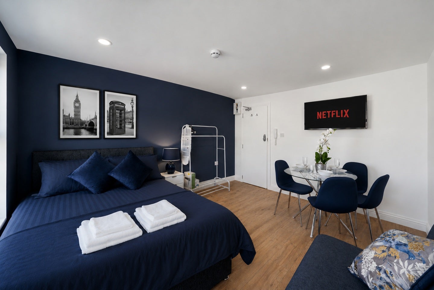 Flat Valnay Street in Greater London