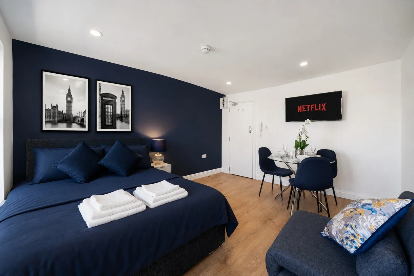 Flat Valnay Street in Greater London
