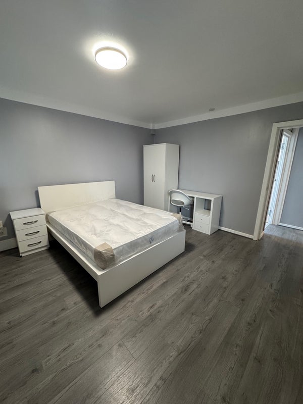 Room Duddeston Manor Road in Birmingham