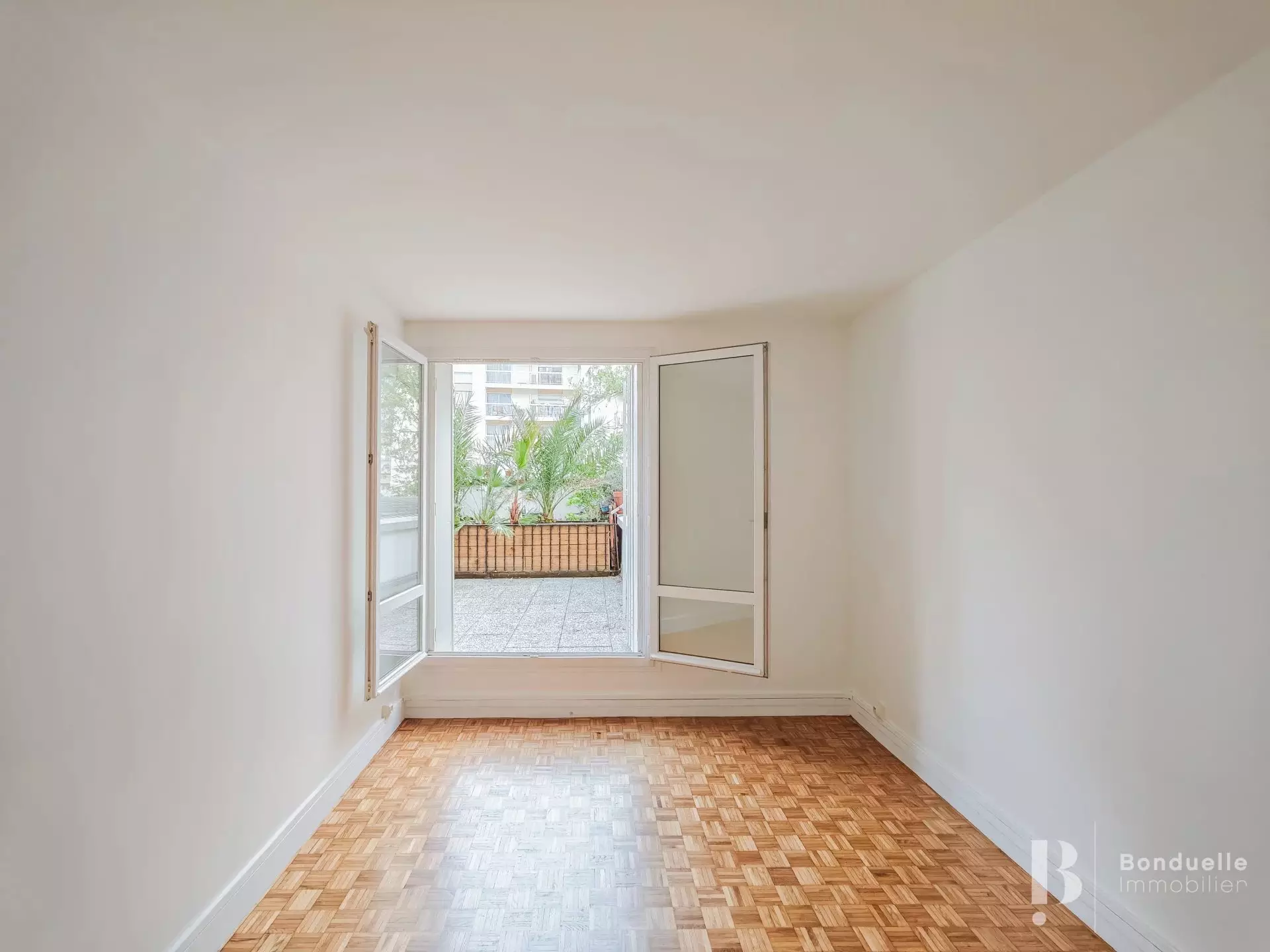 Flat Rue André Pieyre de Mandiargues in Paris