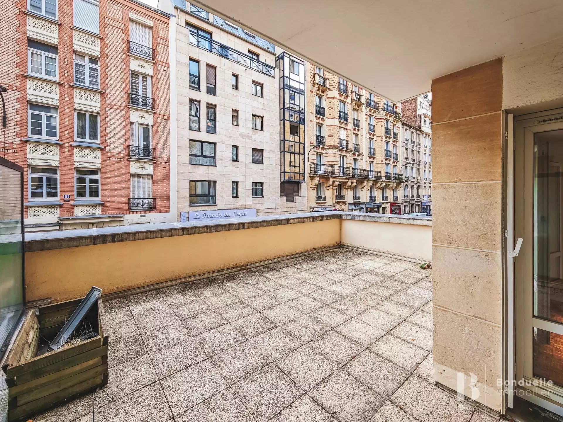 Flat Rue André Pieyre de Mandiargues in Paris
