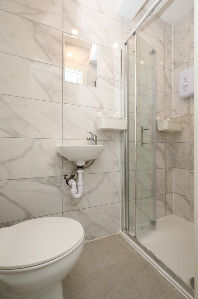Room Hazeltree Lane in Greater London