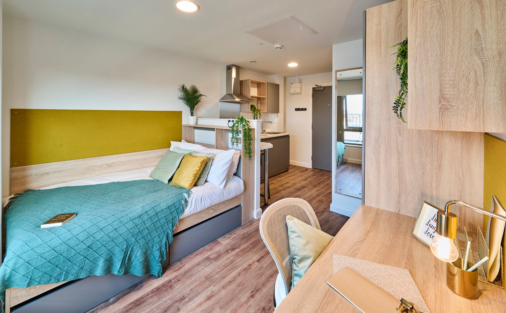 Room Deakins Place in Nottingham