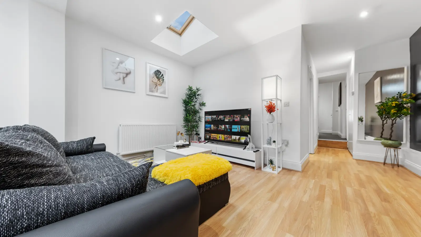 Flat Furley Road in Greater London