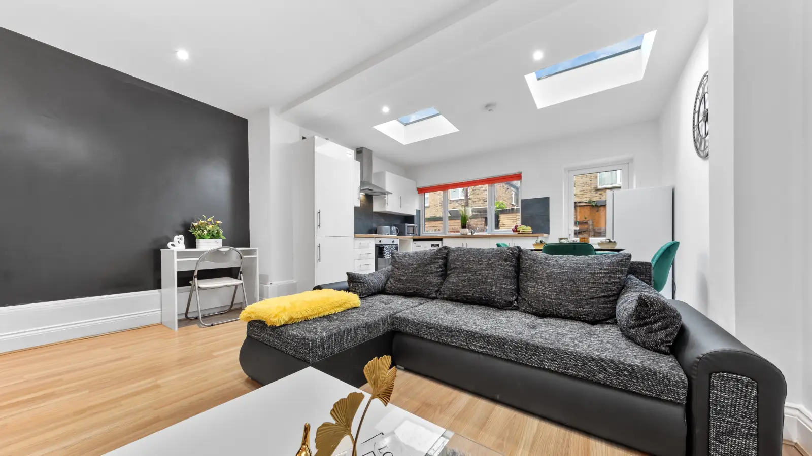Flat Furley Road in Greater London