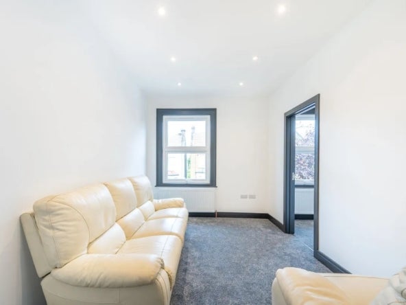 Flat Chaplin Road in Greater London