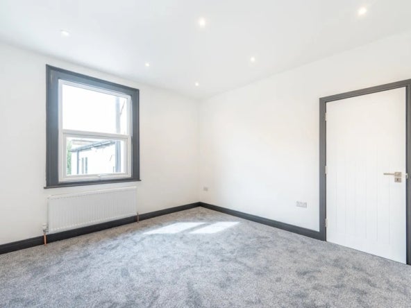 Flat Chaplin Road in Greater London