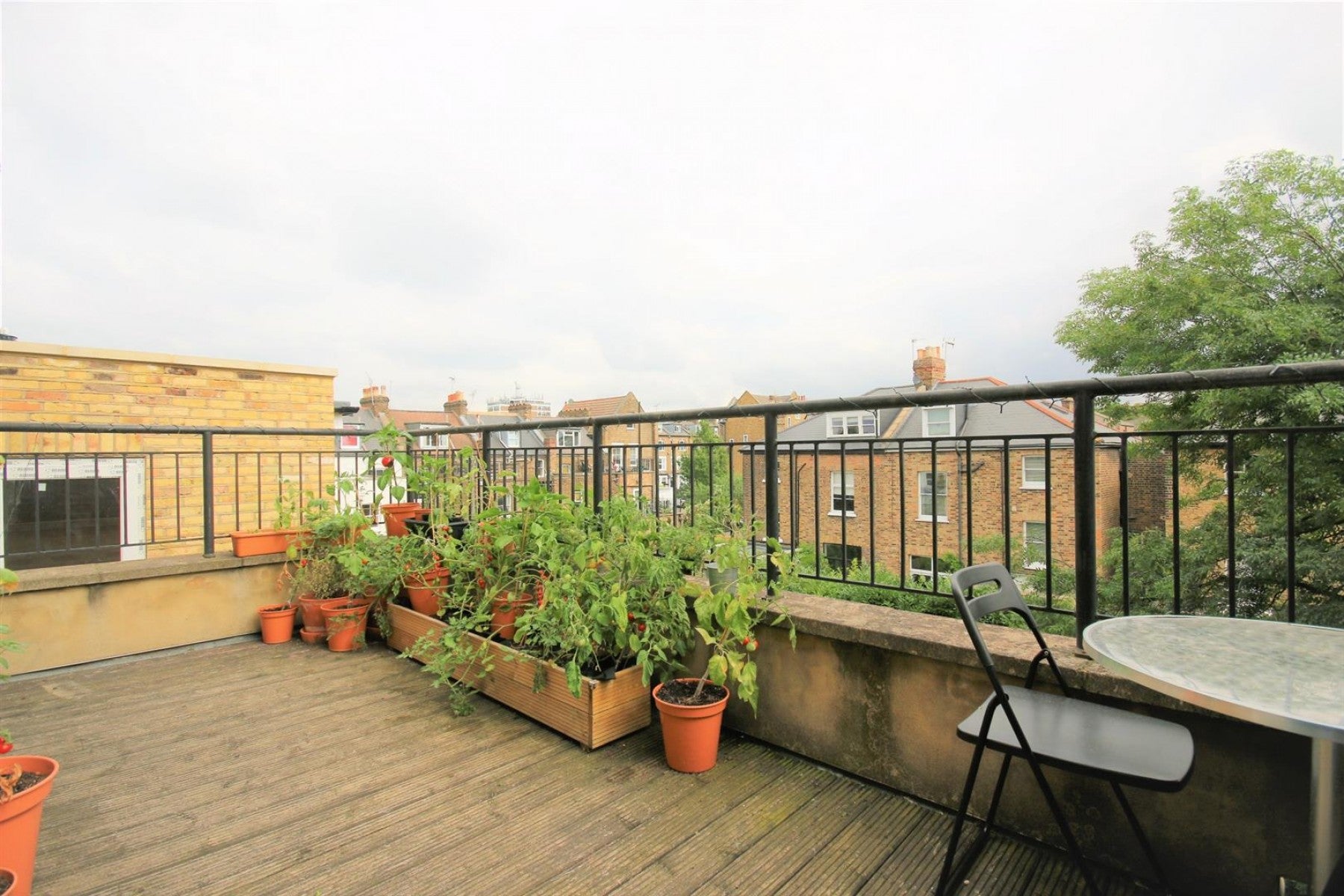 Flat Blackstock Road in Greater London