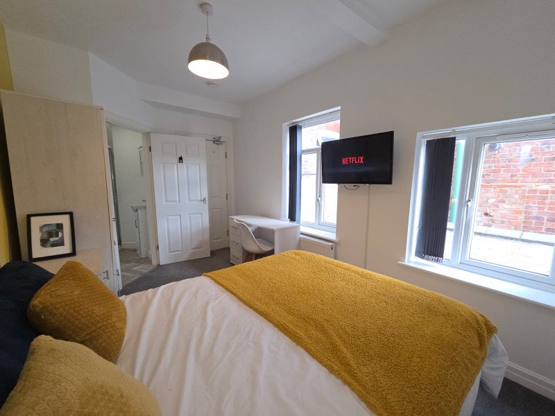 Room Barff Road in Salford