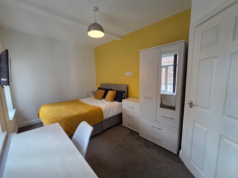 Room Barff Road in Salford