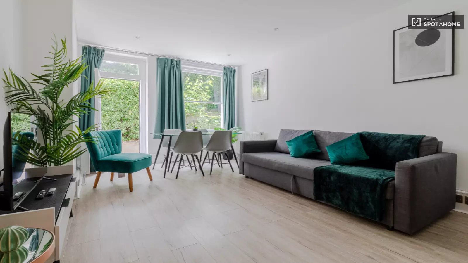 Flat Penywern Road in Greater London
