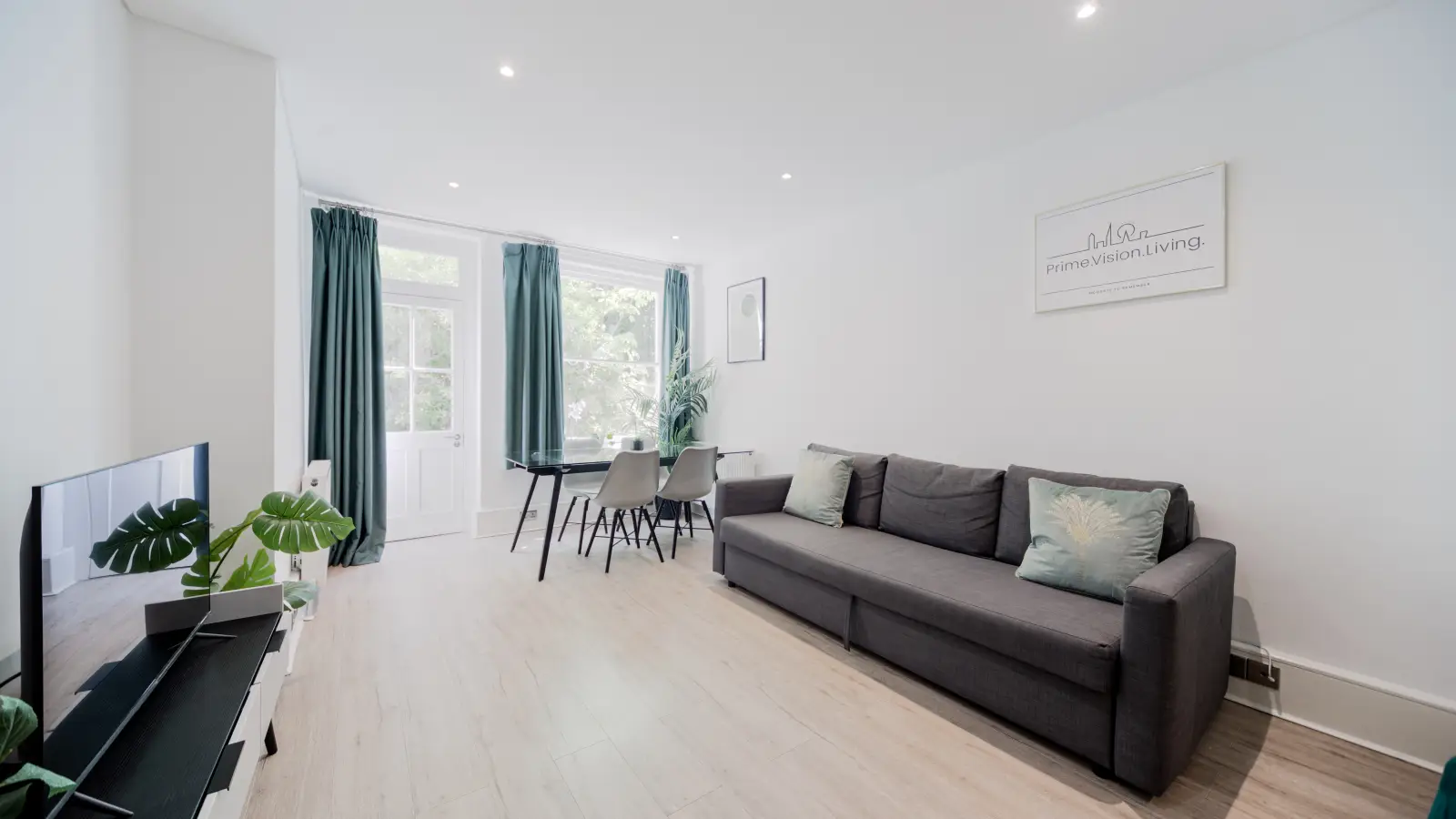 Flat Penywern Road in Greater London