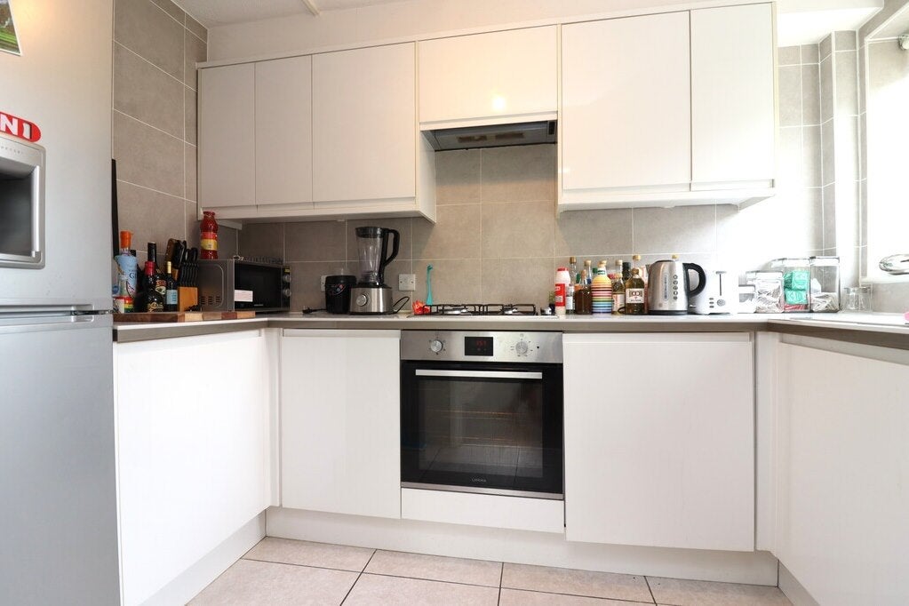 Flat Kenley Road in Greater London