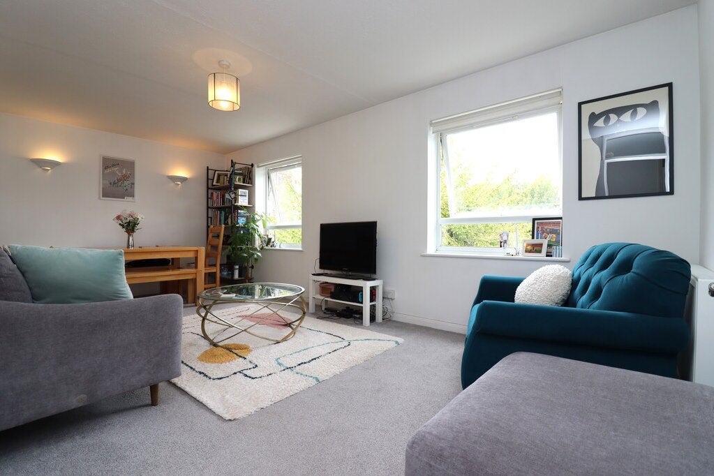 Flat Kenley Road in Greater London