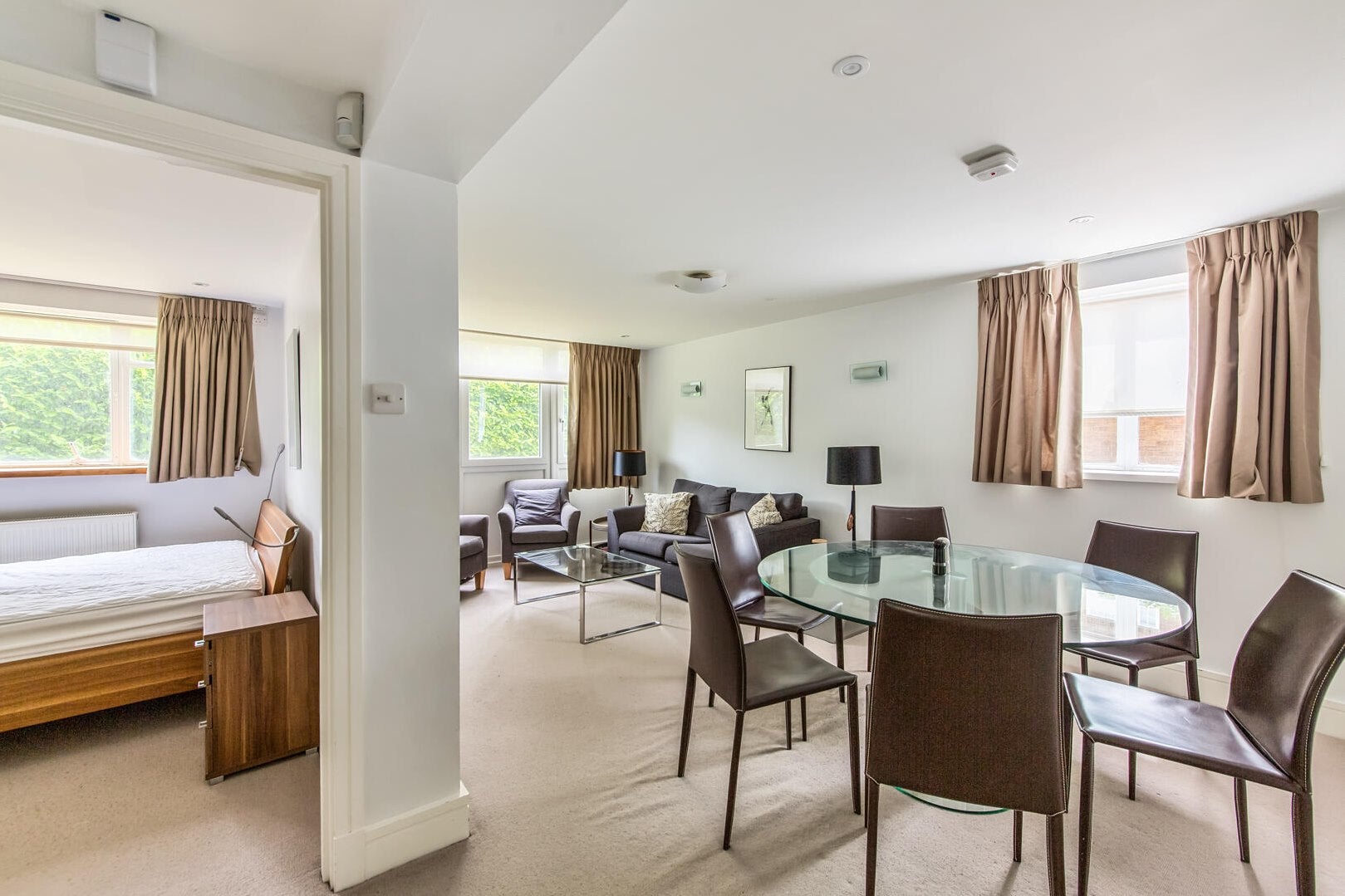 Flat Ladbroke Road in Greater London