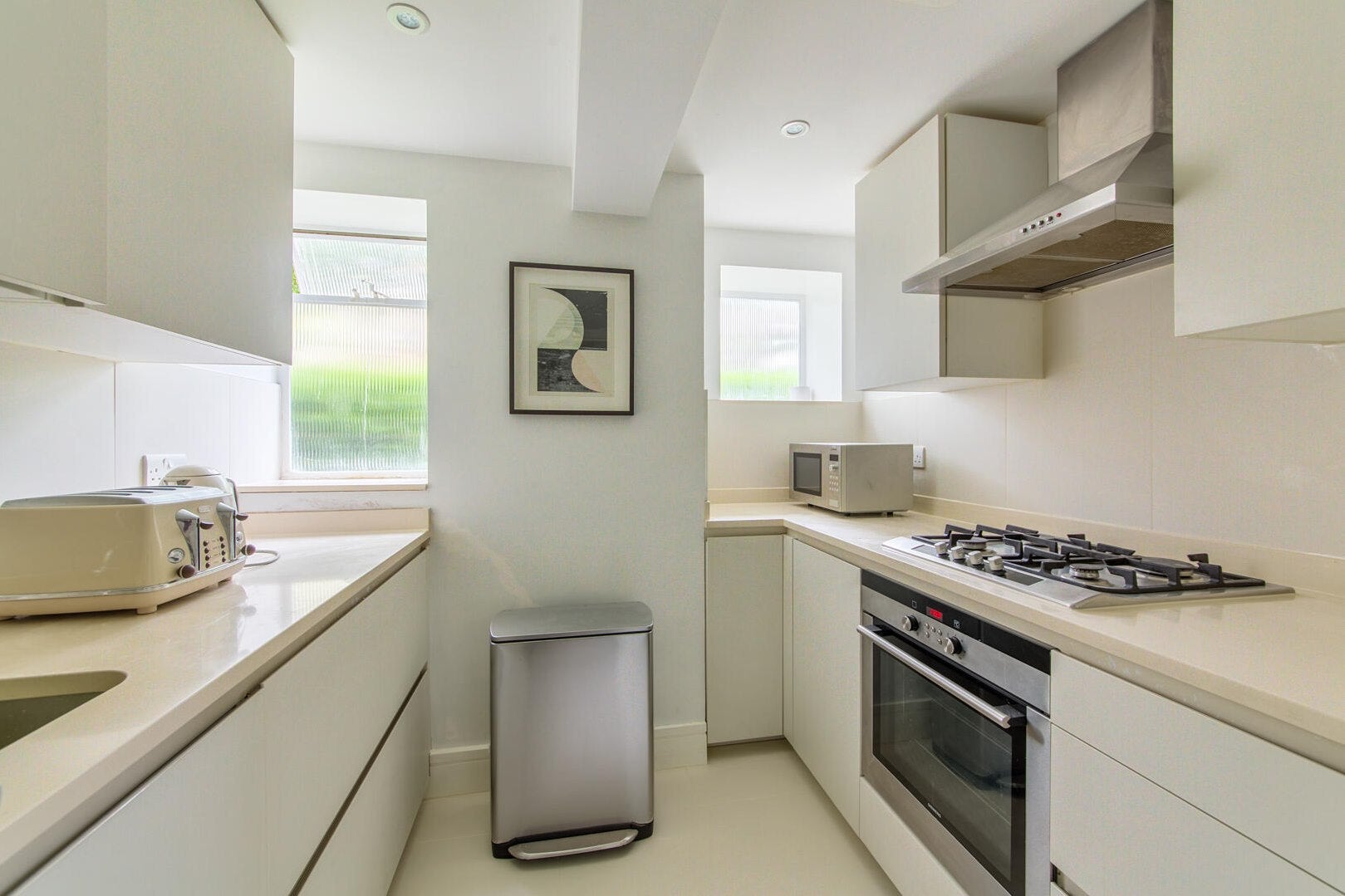 Flat Ladbroke Road in Greater London