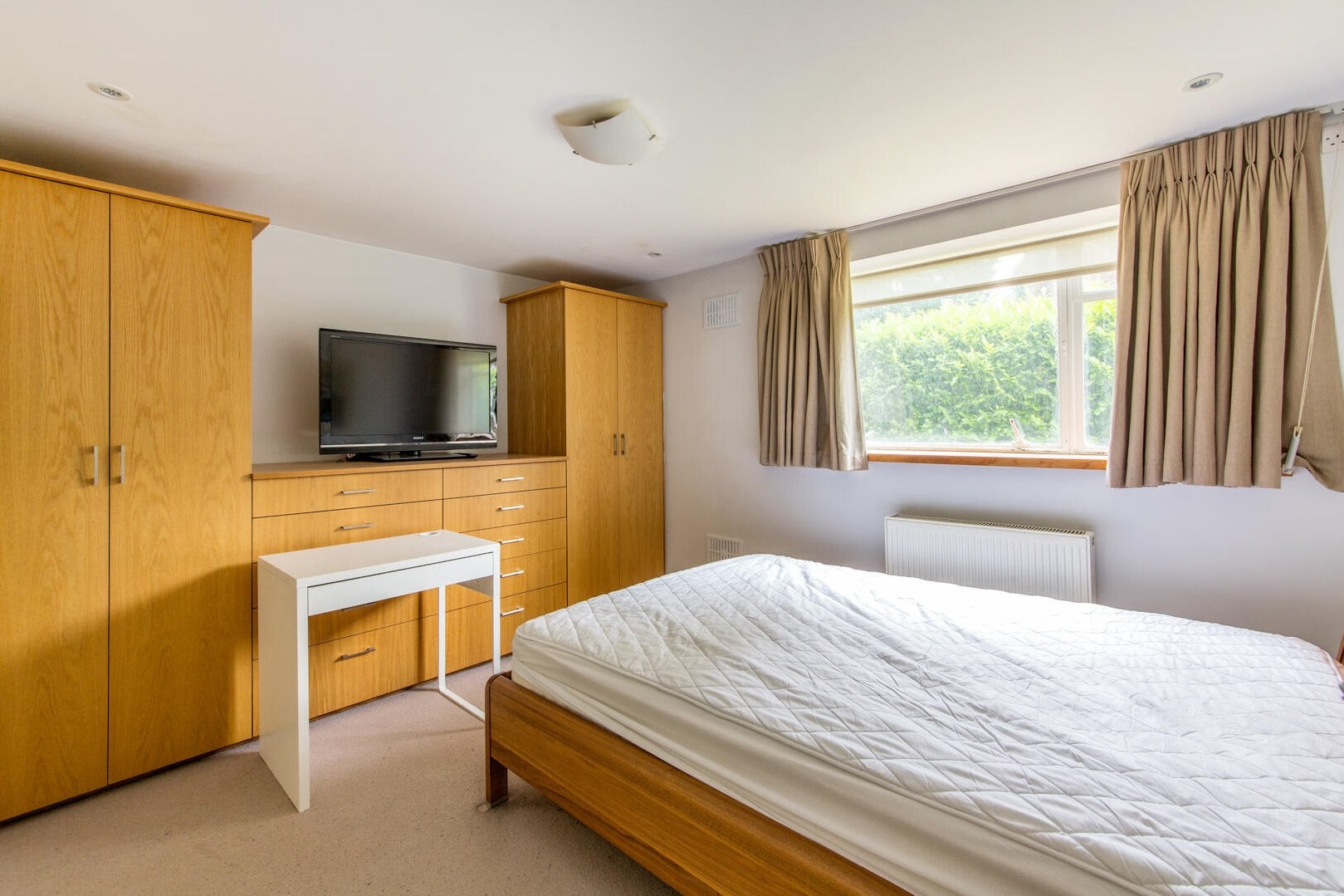 Flat Ladbroke Road in Greater London