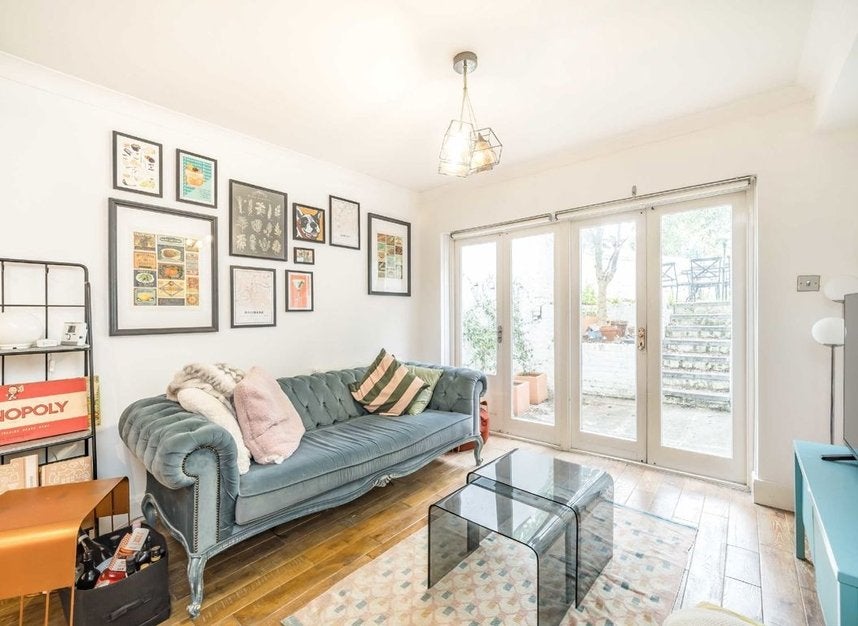 Flat Elms Road in Greater London