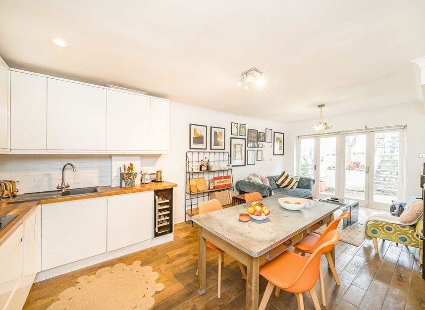 Flat Elms Road in Greater London