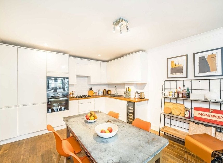 Flat Elms Road in Greater London