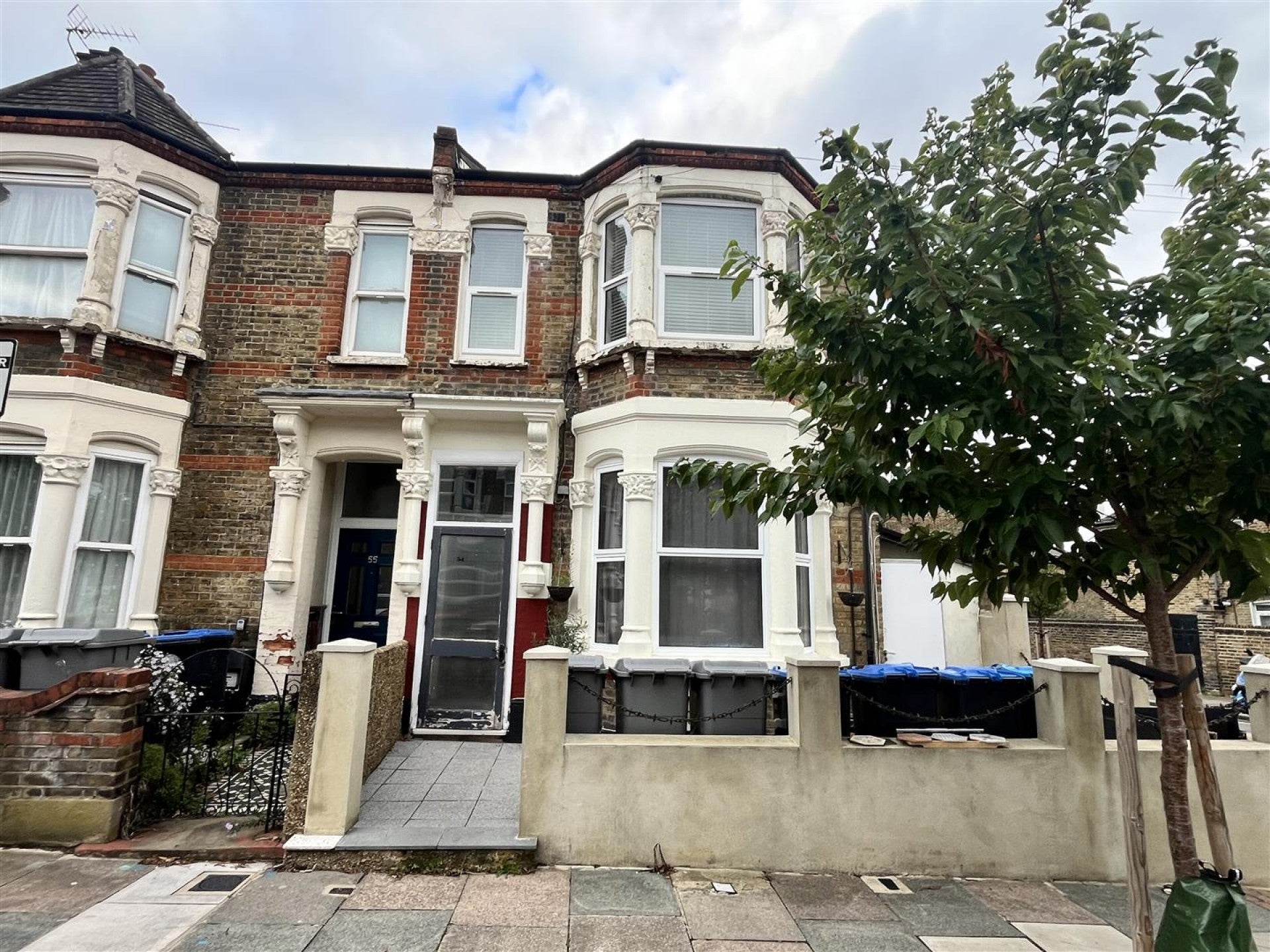 Flat Linden Avenue in Greater London