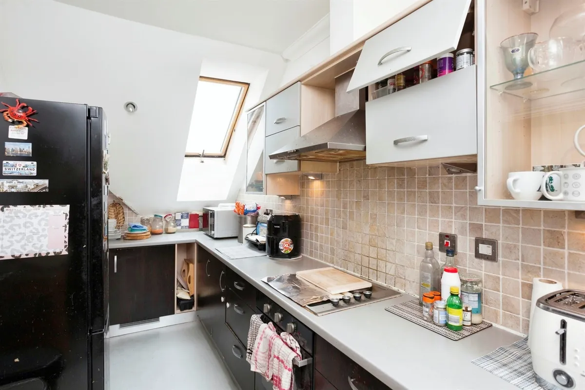 Flat Richmond Court in Crawley