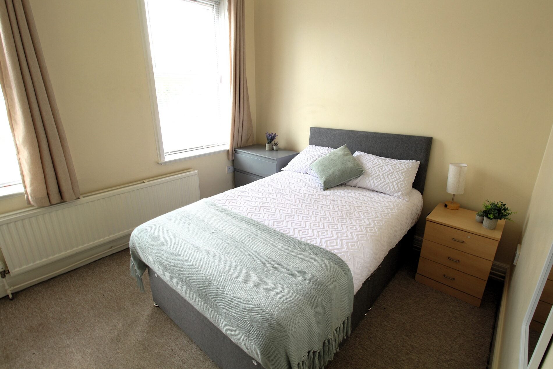 Room Carholme Road in Lincoln