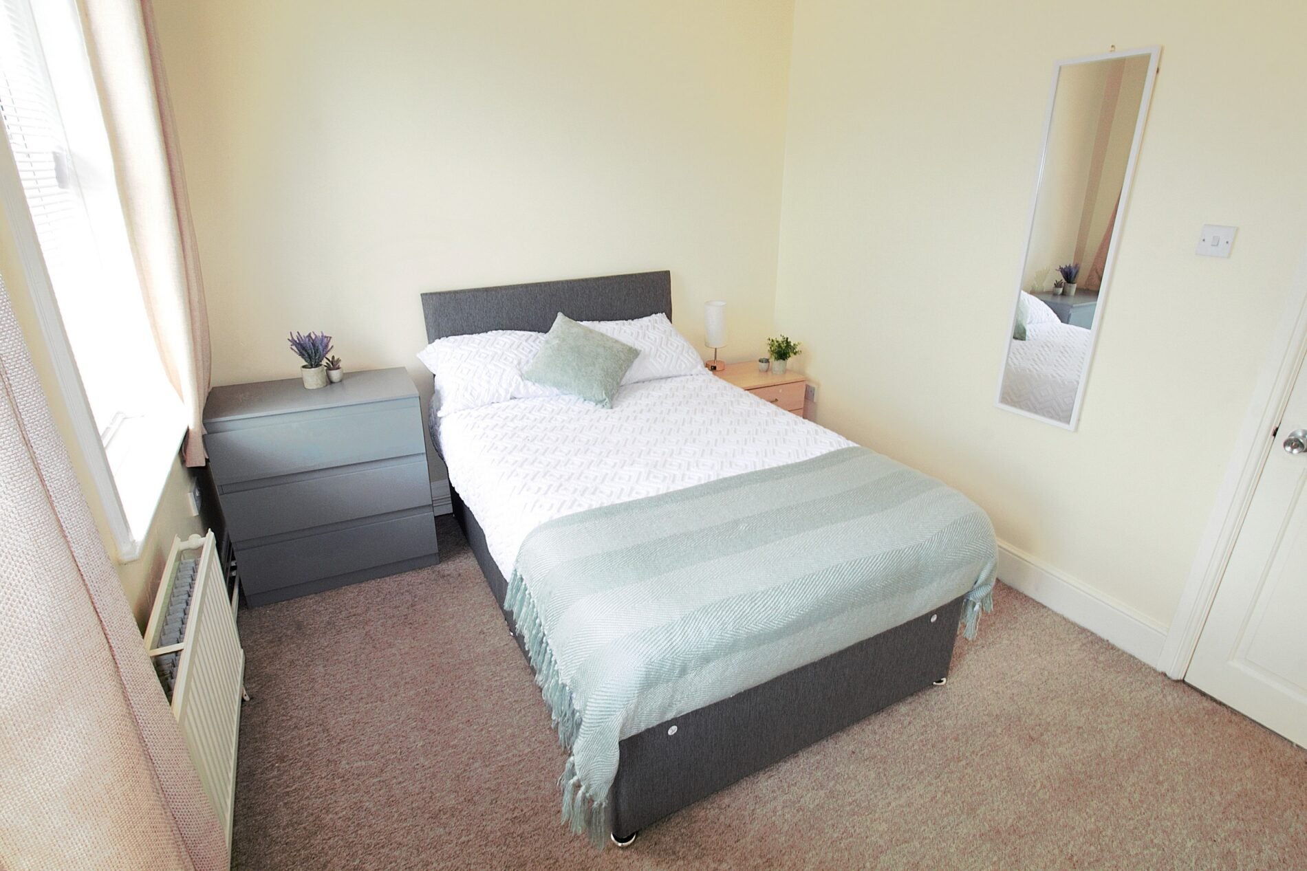 Room Carholme Road in Lincoln
