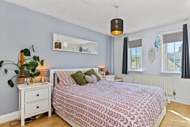 House Lyneham Close in West Oxfordshire