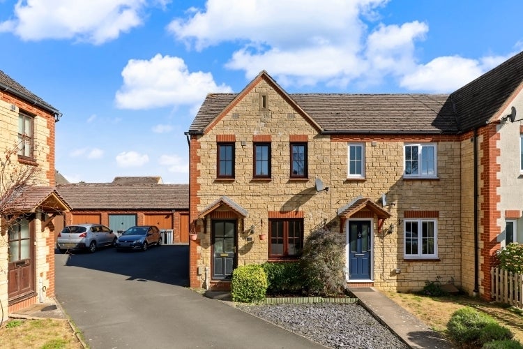 House Lyneham Close in West Oxfordshire