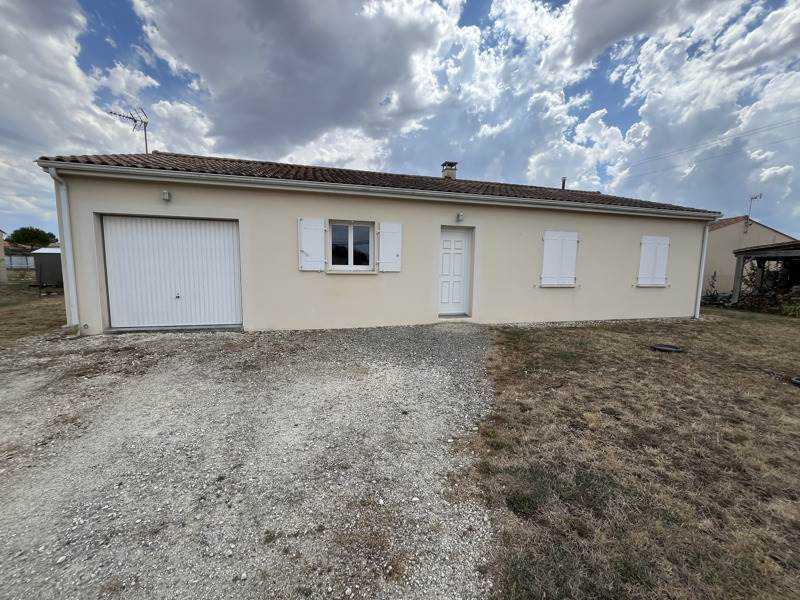 House Route du Petit Courbillac in Genac-Bignac