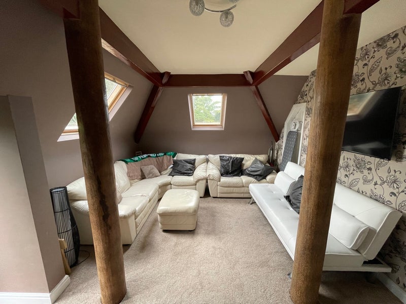 Room Otley Road in Leeds