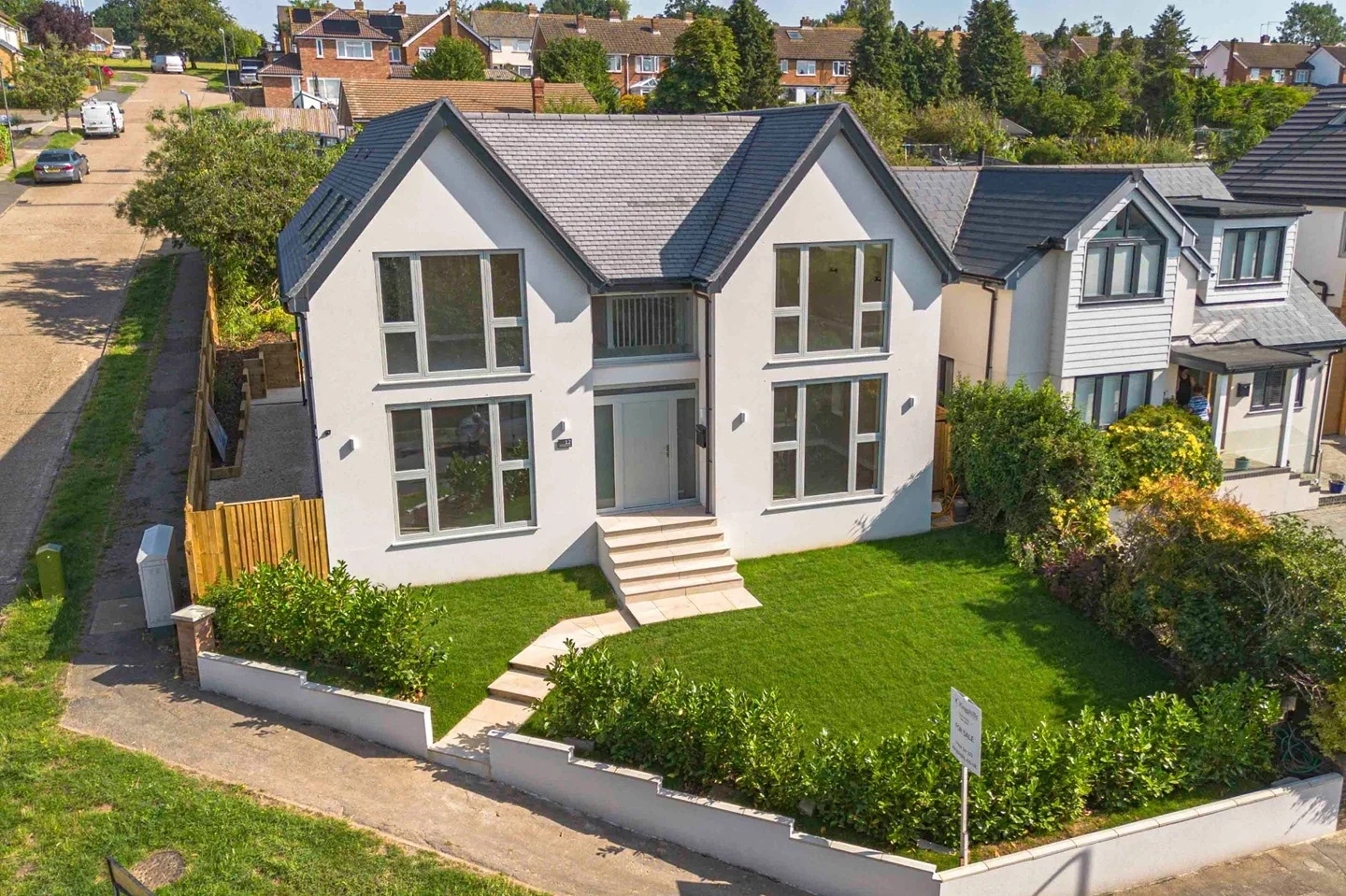 House Hillside Road in Marlow
