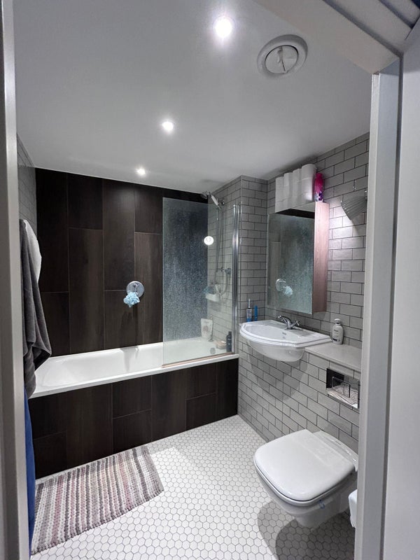 Room Engineers Way in Greater London