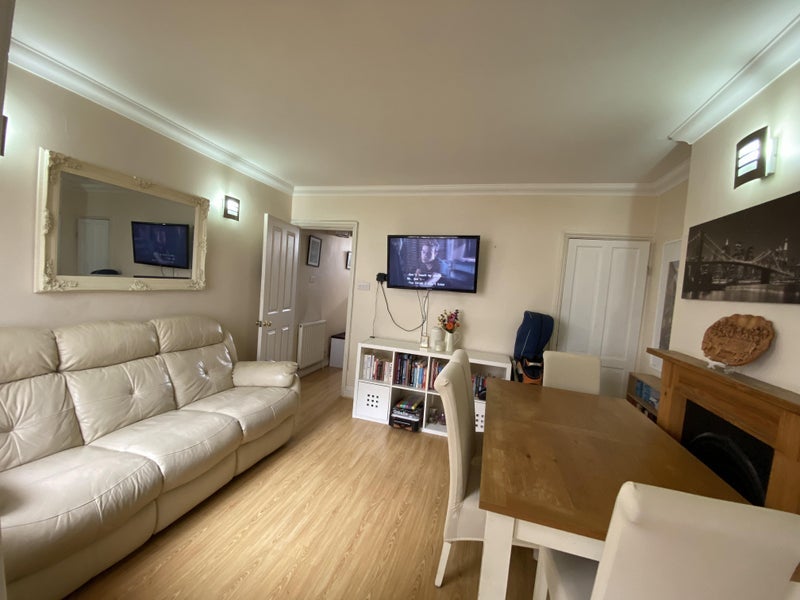 Room Newbury Road in Greater London
